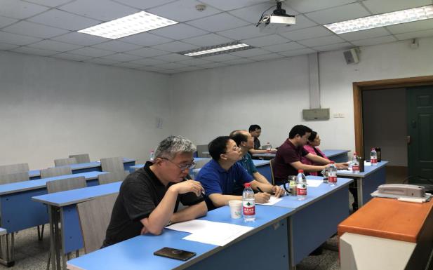 365英国上市集团