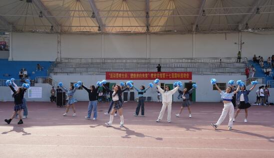 365英国上市集团