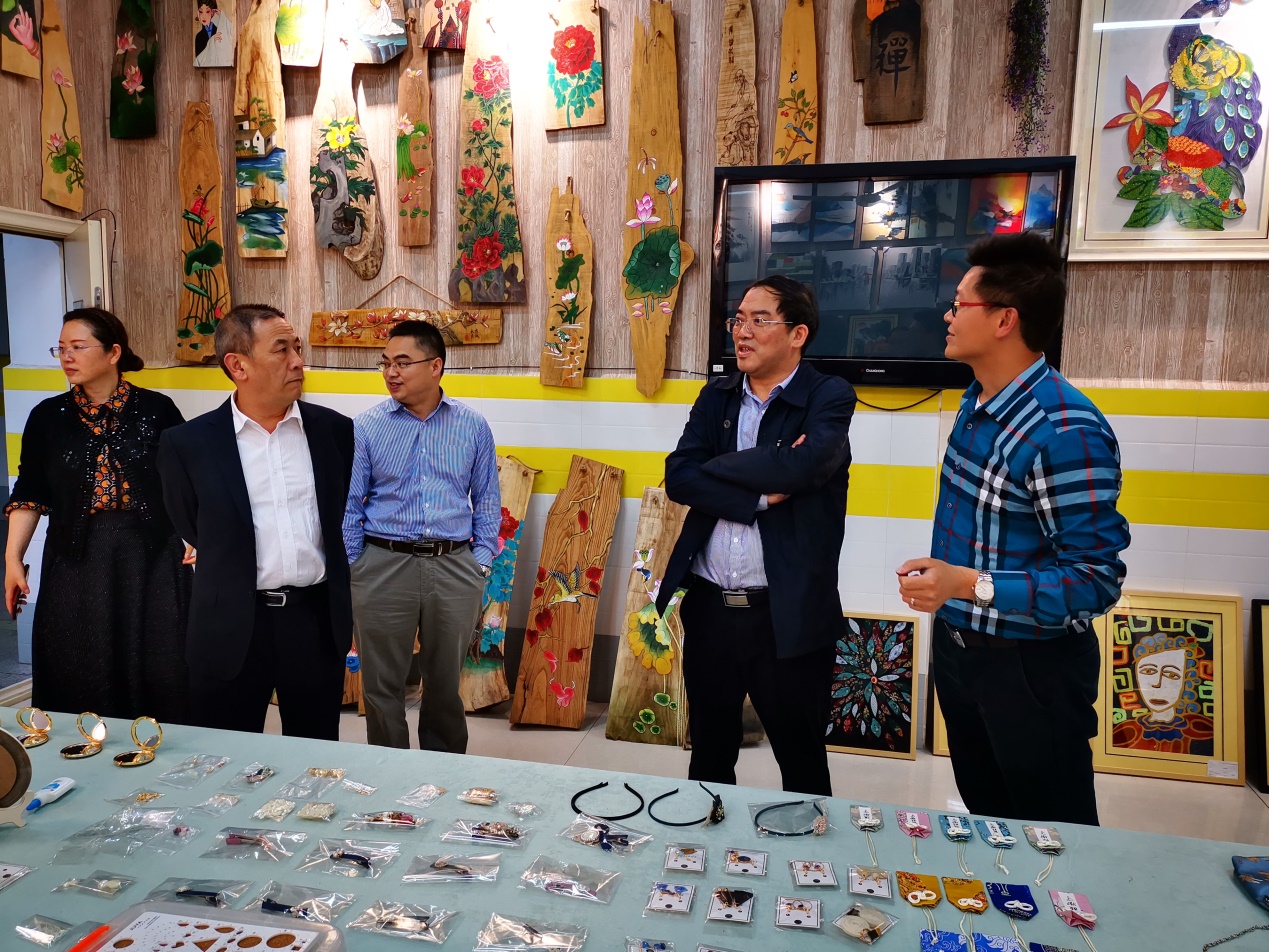 365英国上市集团