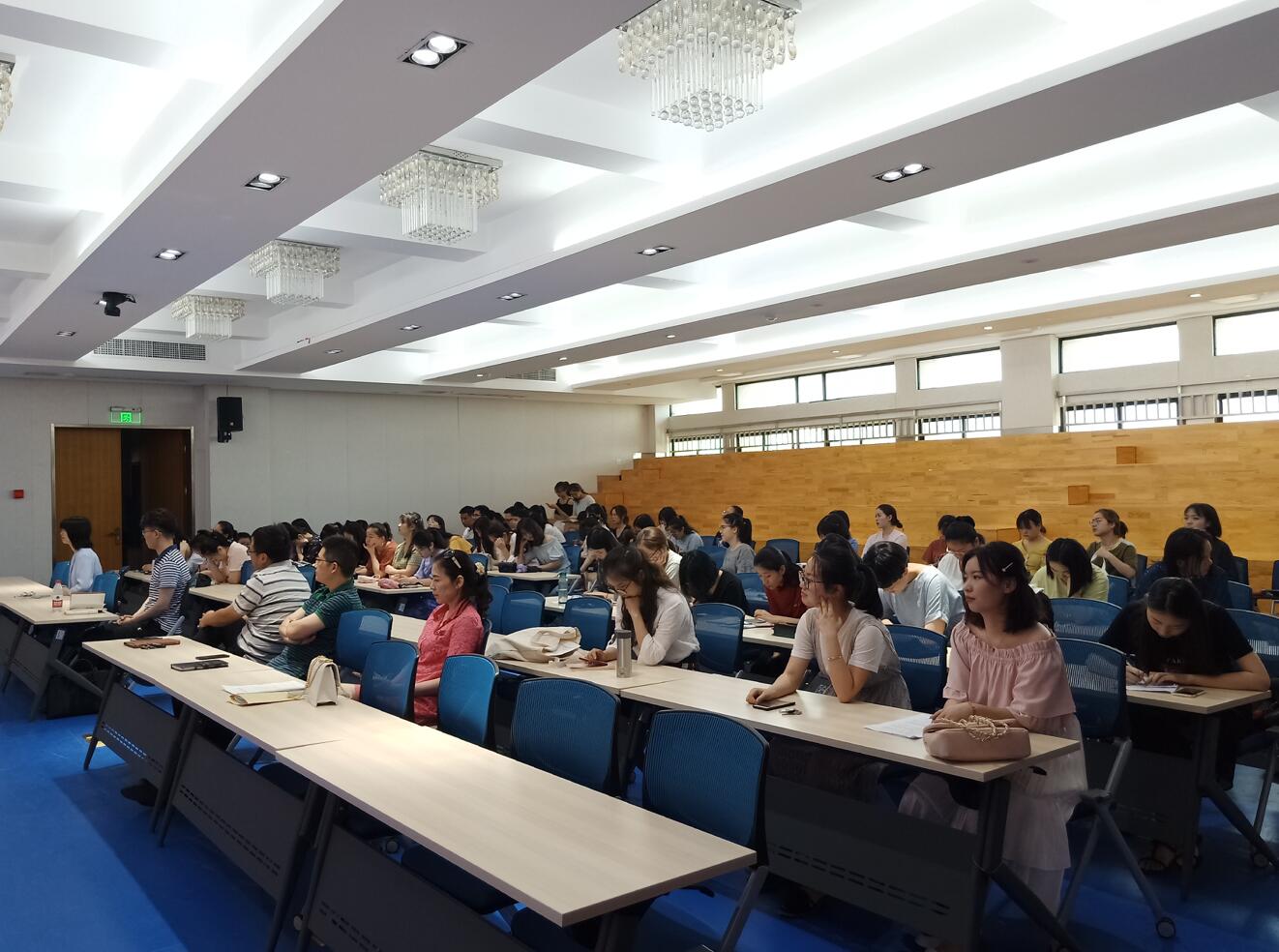 365英国上市集团