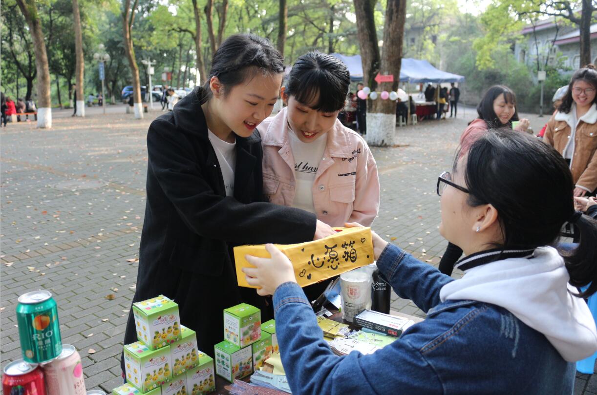 365英国上市集团