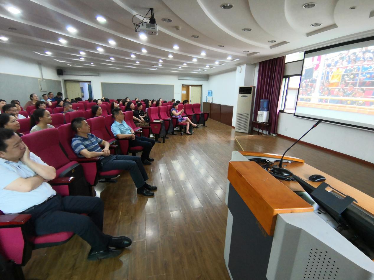 365英国上市集团