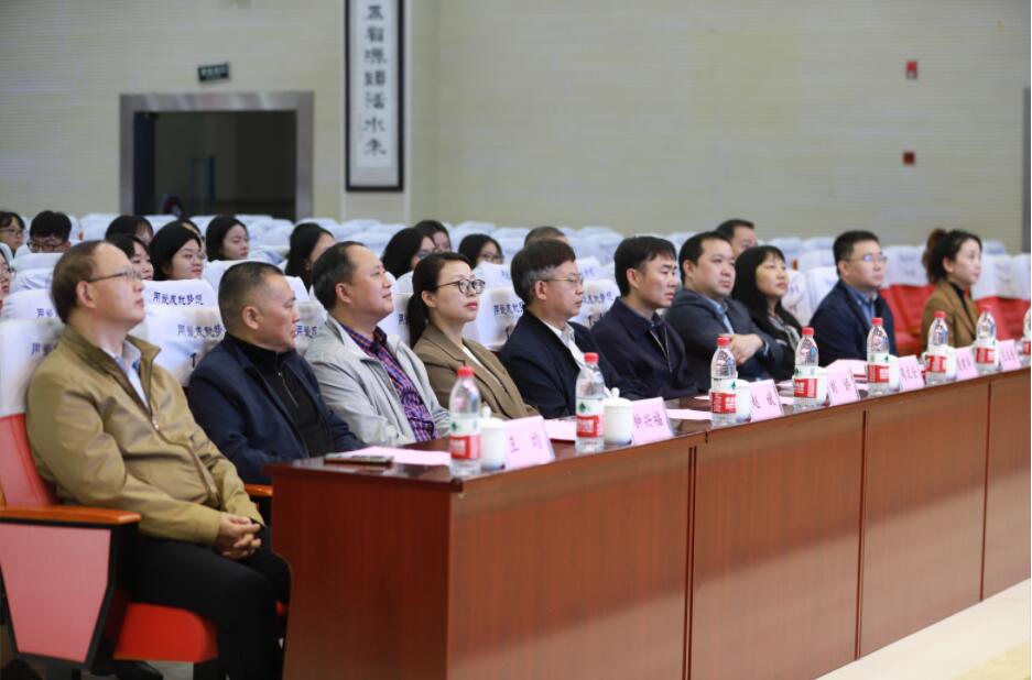 365英国上市集团