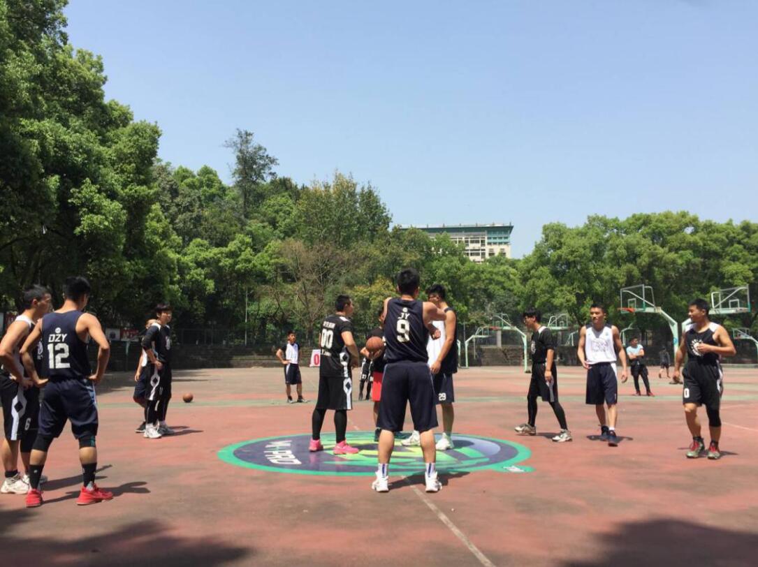 365英国上市集团