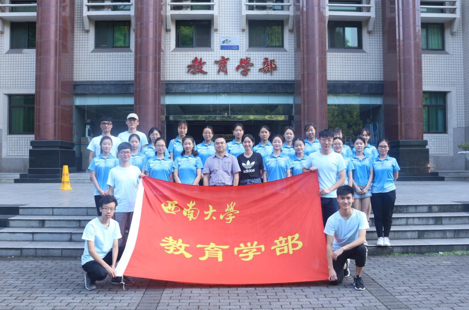 365英国上市集团