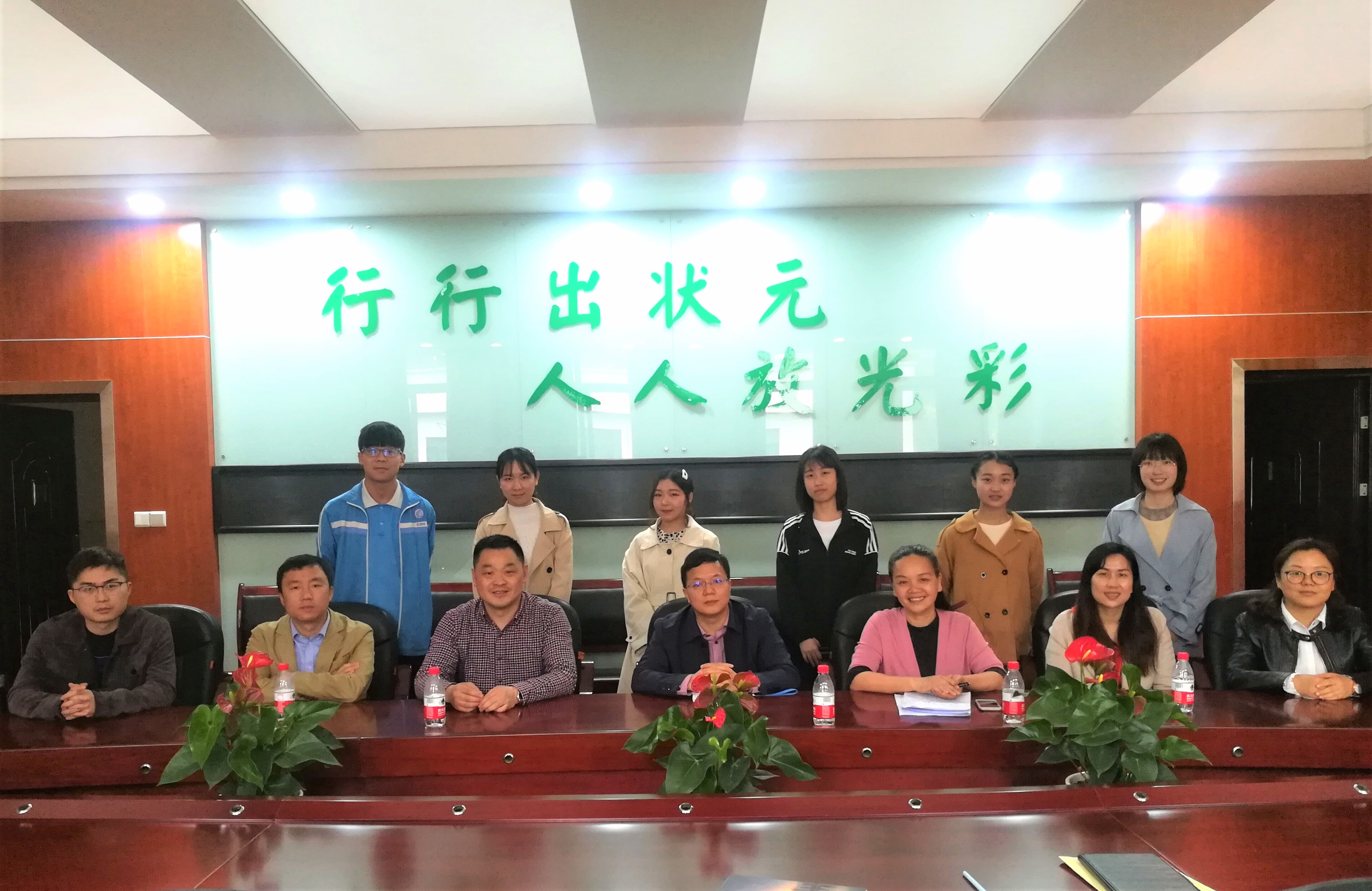 365英国上市集团