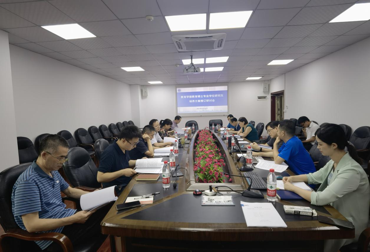 365英国上市集团