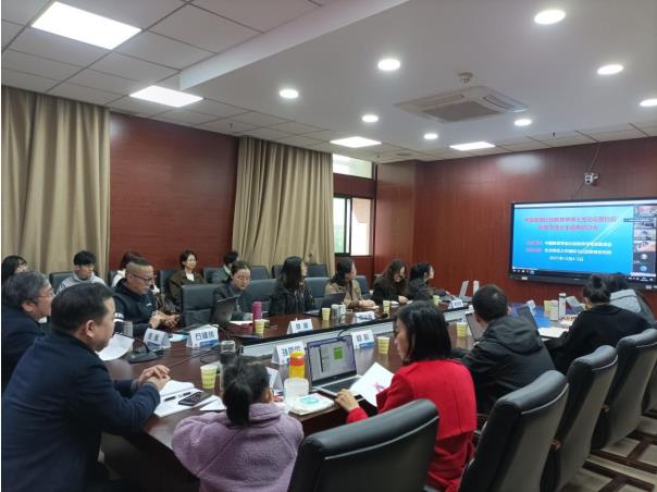 365英国上市集团