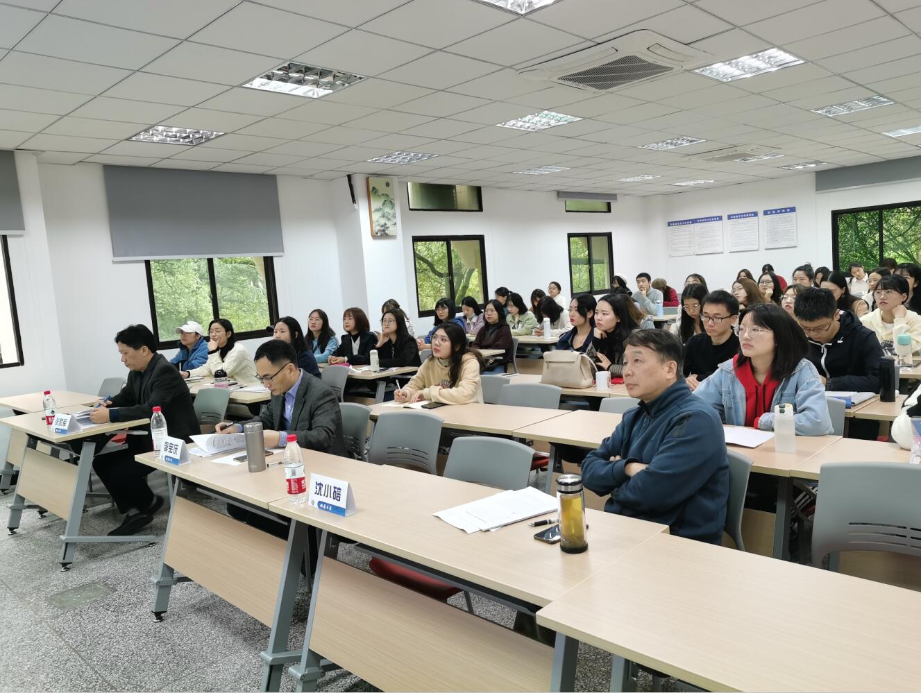 365英国上市集团