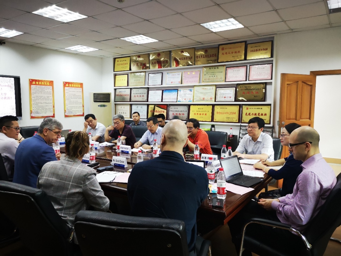 365英国上市集团