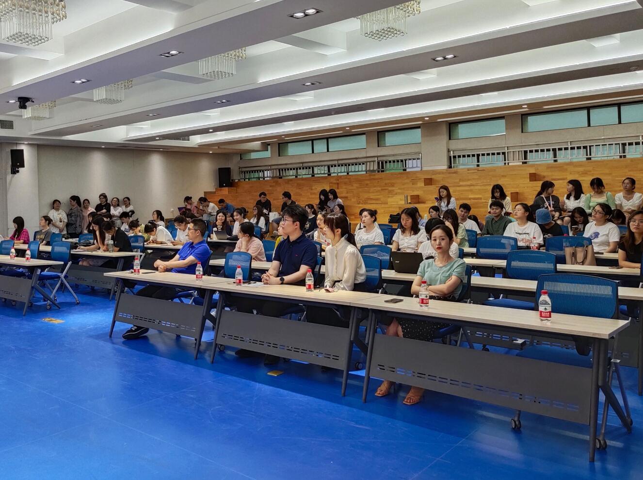 365英国上市集团