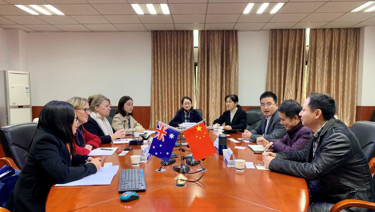 365英国上市集团