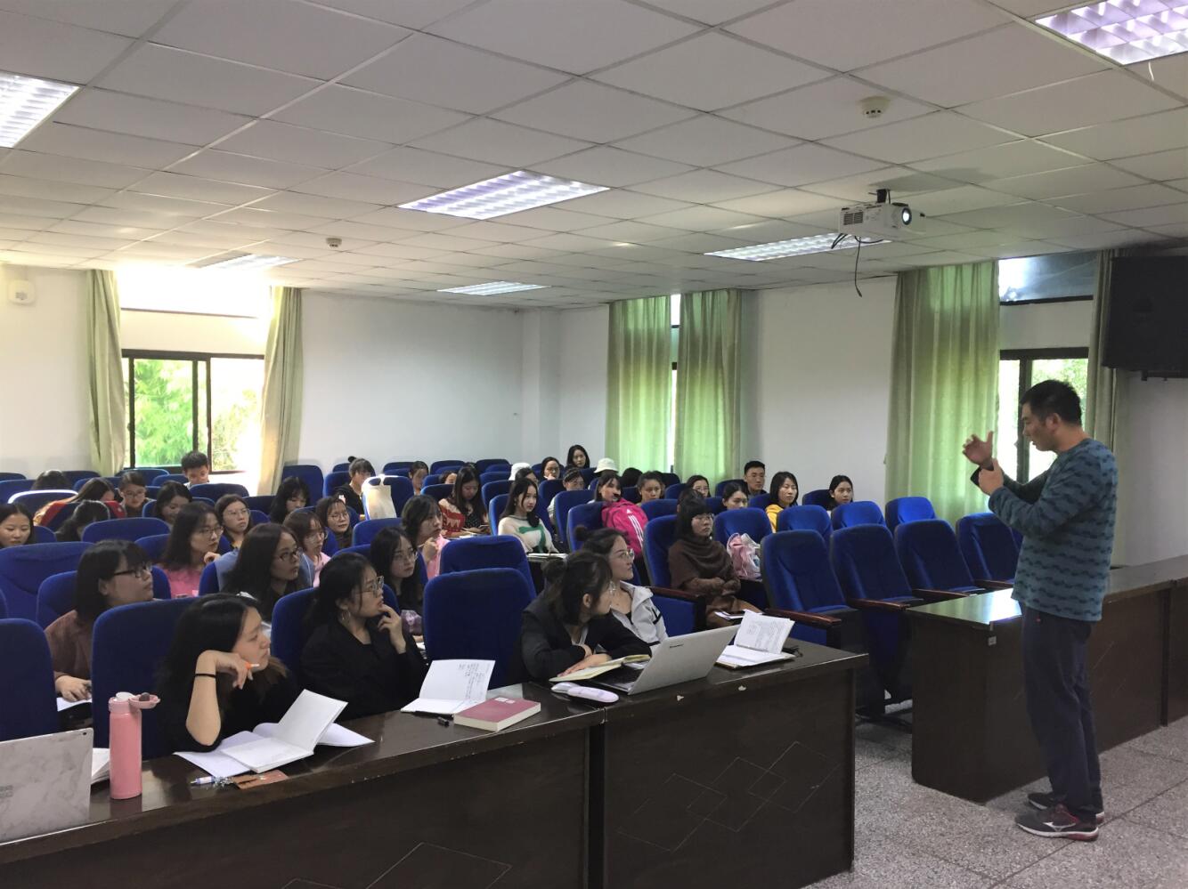 365英国上市集团