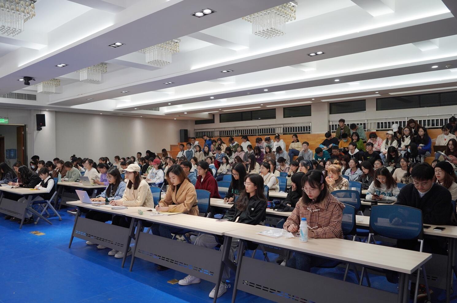 365英国上市集团