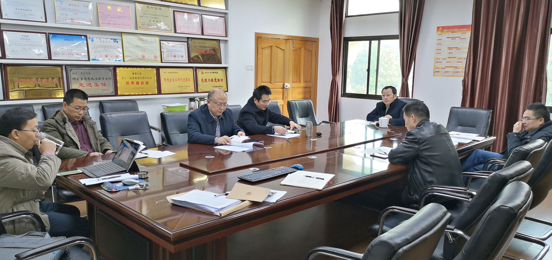 365英国上市集团