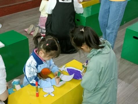 365英国上市集团