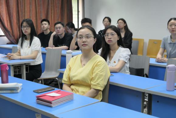 365英国上市集团