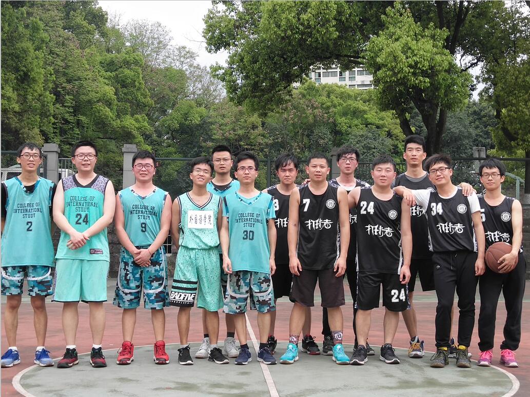 365英国上市集团