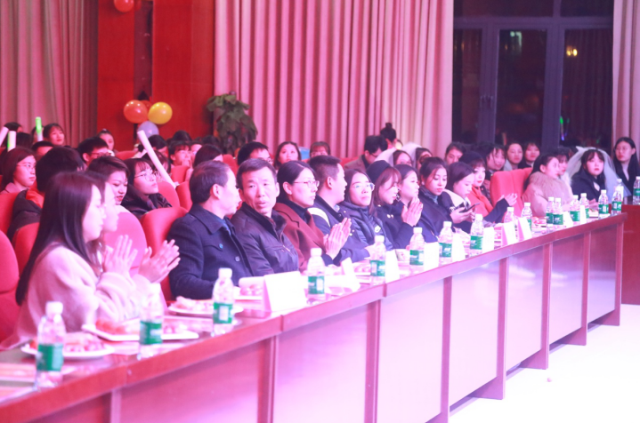 365英国上市集团